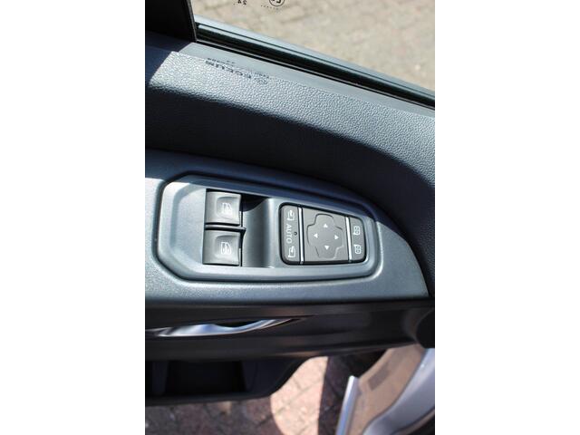 Renault TRAFIC 2.0-170pk dCi T29 L2H1 Luxe dubbele cabine AUTOMAAT. Zeer luxe Renault Trafic dubbele cabine. Volautm. airco, navigatie, telefoonvoorb., metallic lak, LM wielen, schuifdeur li.+re., armsteunen li.+re voor, Isofix etc, etc