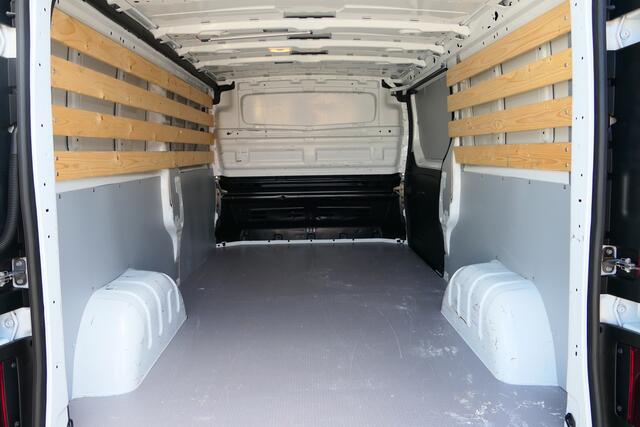 Renault TRAFIC 2.0 dCi 110 T30 L2H1 Work Edition - Trekhaak, Navi, Allseasons