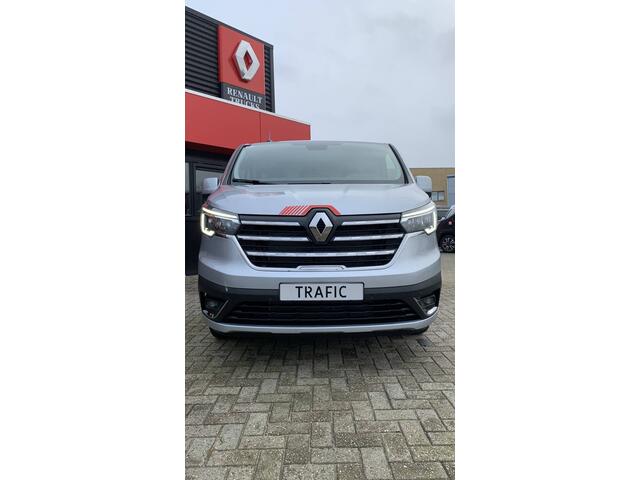 Renault TRAFIC Exclusive T30 2.0 dCi 150 PK L2H1 17 inch velgen, Trekhaak, Apple Carplay