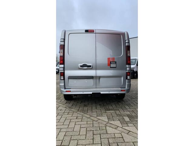 Renault TRAFIC Exclusive T30 2.0 dCi 150 PK L2H1 17 inch velgen, Trekhaak, Apple Carplay