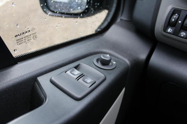 Renault TRAFIC 1.6 dCi T29 L2H1 Dubbele Cabine Générique | Trekhaak | Navigatie | Cruise Control | Airco