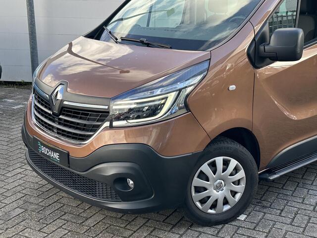 Renault TRAFIC Passenger 2.0 dCi 120 Grand Zen | 9 Persoons! | Trekhaak | P. Sensoren | Apple Carplay | Dealer Onderhouden!