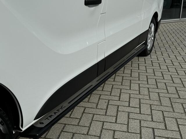 Renault TRAFIC 1.6 dCi 125 T29 L2H1 Dubbel cabine Luxe | NAVIGATIE | CLIMATE CONTROL | SIDE STEPS | DAK RAILS | TREKHAAK | 5 ZITS |