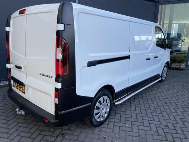 Renault TRAFIC 2.0 dCi 120 T29 L2H1 Airco - Cruise control - Parkeer sensoren achter - Navigatie - Radio - USB/AUX - DAB - Bluetooth - Trekhaak - Licht metalen velgen - Ramen electrisch voor - Voorstoelen verwarmbaar en verstelbaar - B-stoel IHV - 2 zitplaatsen voor - z
