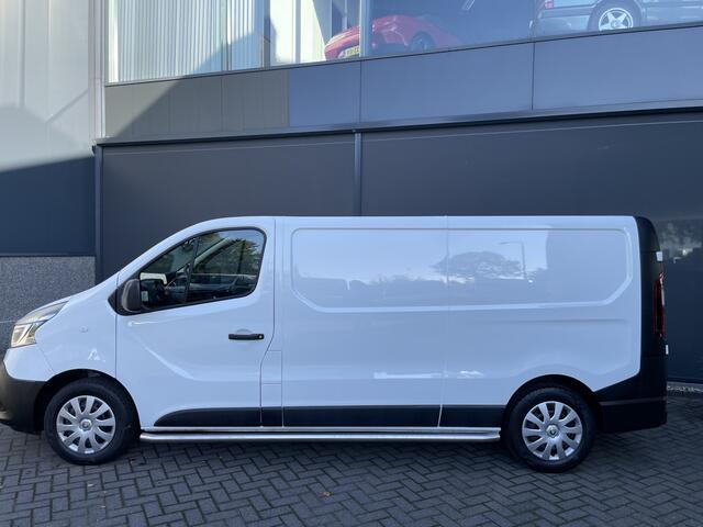 Renault TRAFIC 2.0 dCi 120 T29 L2H1 Airco - Cruise control - Parkeer sensoren achter - Navigatie - Radio - USB/AUX - DAB - Bluetooth - Trekhaak - Licht metalen velgen - Ramen electrisch voor - Voorstoelen verwarmbaar en verstelbaar - B-stoel IHV - 2 zitplaatsen voor - z