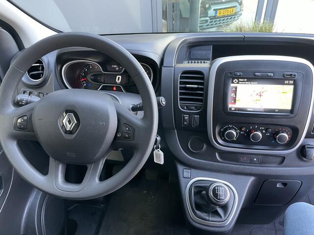 Renault TRAFIC 2.0 dCi 120 T29 L2H1 Airco - Cruise control - Parkeer sensoren achter - Navigatie - Radio - USB/AUX - DAB - Bluetooth - Trekhaak - Licht metalen velgen - Ramen electrisch voor - Voorstoelen verwarmbaar en verstelbaar - B-stoel IHV - 2 zitplaatsen voor - z