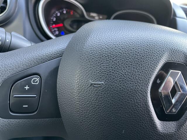 Renault TRAFIC 2.0 dCi 120 T29 L2H1 Airco - Cruise control - Parkeer sensoren achter - Navigatie - Radio - USB/AUX - DAB - Bluetooth - Trekhaak - Licht metalen velgen - Ramen electrisch voor - Voorstoelen verwarmbaar en verstelbaar - B-stoel IHV - 2 zitplaatsen voor - z