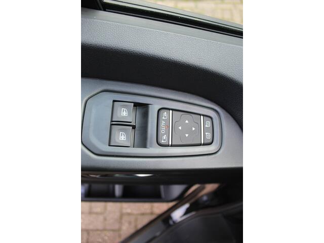 Renault TRAFIC 2.0-170pk dCi T29 L2H1 Luxe dubbele cabine AUTOMAAT. Luxe Renault Trafic dubbele cabine. Airco, navigatie, telefoonvoorb., metallic lak, LM wielen, schuifdeur li.+re., armsteunen li.+re voor, Isofix etc, etc