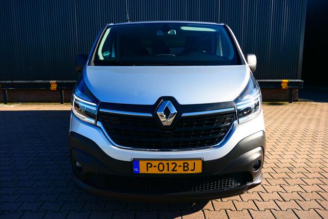 Renault TRAFIC Passenger 2.0 dCi 145 Grand Intens AUTOMAAT! 9 personen - Navi, camera, cruise, sensor achter, dubbele airco