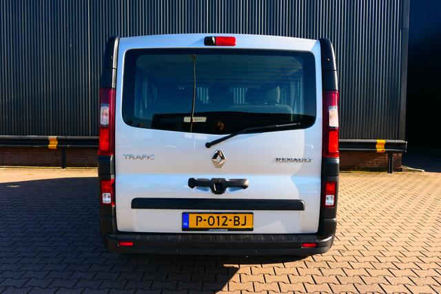 Renault TRAFIC Passenger 2.0 dCi 145 Grand Intens AUTOMAAT! 9 personen - Navi, camera, cruise, sensor achter, dubbele airco