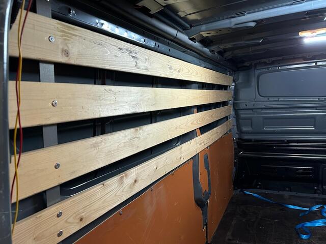 Renault TRAFIC 2.0 dCi 130 T30 L2H1 Work Edition AIRCO | CRUISE | CAMERA | NAVI | BETIMMERING | TREKHAAK | ANDROID & APPLE CARPLAY |