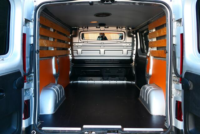 Renault TRAFIC 1.6 dCi T27 L1H1 Comfort - Trekhaak, lat-lat betimmering, camera, achterdeuren met ruiten