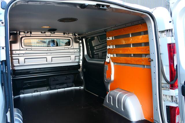 Renault TRAFIC 1.6 dCi T27 L1H1 Comfort - Trekhaak, lat-lat betimmering, camera, achterdeuren met ruiten