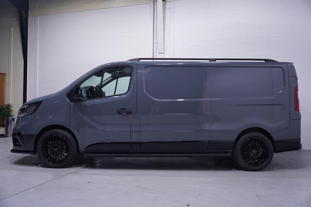 Renault TRAFIC 2.0 DCi 150 pk Black Edition L2H1 Camera, 19" LMV Spoiler V+A, Grille Hoogglans Zwart, Treeplanken, 3-Zits