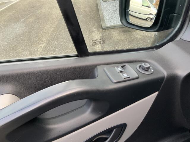 Renault TRAFIC 1.6 dCi T29 L2H1 Airco Cruise Trerkhaak 2000kg 3 Zits Euro 6