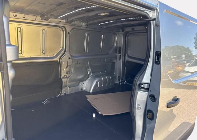 Renault TRAFIC 2.0 Blue dCi 130 T30 L2H1 Advance - Zijdeur link + rechts - EASY LINK navi - Additionele parkeerhulp - Houten laadvloer