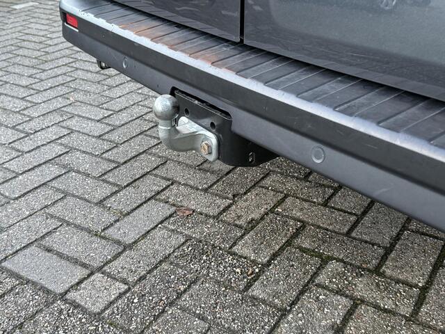 Renault TRAFIC 2.0 dCi 130 T30 L2H1 Work Edition | Trekhaak | Camera | Navigatie | Dealer Onderhouden!