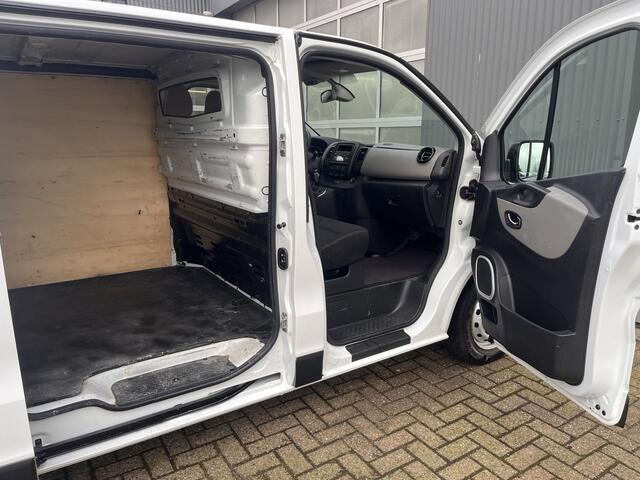 Renault TRAFIC 1.6 dCi T29 L2H1 Airco Cruise controle 3-Persoons Telefoonverbinding Achterruitrij camera Parkeersensoren achter 1e eigenaar Euro 6 Dealer onderhouden