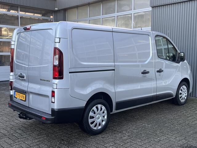 Renault TRAFIC 1.6 dCi 126pk L1H1 Airco Climate controle Trekhaak 2000kg Kastinrichting Navigatie Camera 3 persoons Euro 6