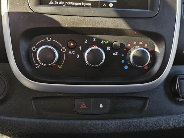 Renault TRAFIC 2.0 dCi 145 T29 L2H1 Comfort / 1e Eigenaar / Dealer Onderhouden / Navigatie / Android Auto / Achteruitrijcamera / betimmering wand lat / dakdragers / All Season Banden / Cruise Control / Airco / PDC