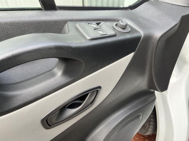 Renault TRAFIC 1.6 dCi 126 PK L1H1 BPM vrij Airco Cruise Controle 3 persoons Trekhaak 2500kg Euro 6 Dealer onderhouden 1e eigenaar