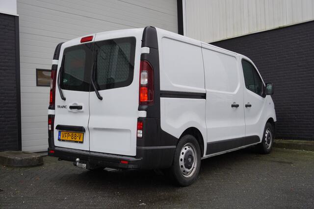 Renault TRAFIC 2.0 dCi 120PK EURO 6 - Airco - Cruise - Trekhaak - ¤ 13.900,- Excl.