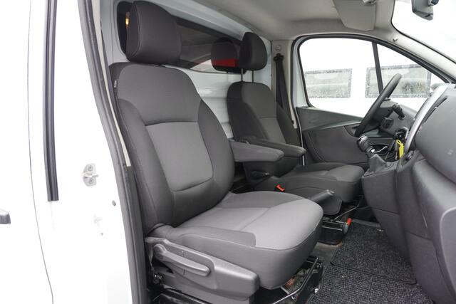 Renault TRAFIC 2.0 dCi 120PK EURO 6 - Airco - Cruise - Trekhaak - ¤ 13.900,- Excl.