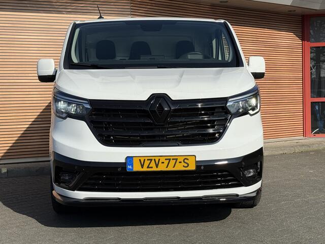 Renault TRAFIC 2.0 Blue dCi 130 T30 L2H1 Luxe Black Edition Spoiler / Lm Velgen / Navi / Camera / Betimmering