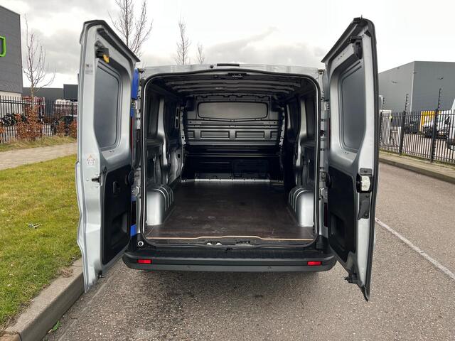 Renault TRAFIC E-Tech Red L2 H1, Airco, Nav, Camera