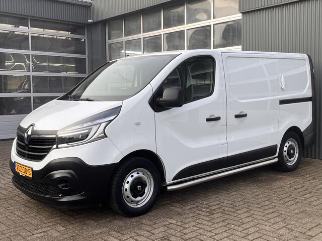 Renault TRAFIC 1.6 dCi L1H1 2x Schuifdeur Kastinrichting Airco Cruise controle Kastinrichting 3-Persoons Telefoonverbinding Parkeersensoren achter Sitebars 1e eigenaar Euro 6 Dealer onderhouden