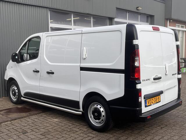 Renault TRAFIC 1.6 dCi L1H1 2x Schuifdeur Kastinrichting Airco Cruise controle Kastinrichting 3-Persoons Telefoonverbinding Parkeersensoren achter Sitebars 1e eigenaar Euro 6 Dealer onderhouden
