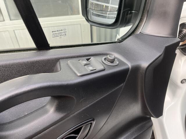 Renault TRAFIC 1.6 dCi L1H1 2x Schuifdeur Kastinrichting Airco Cruise controle Kastinrichting 3-Persoons Telefoonverbinding Parkeersensoren achter Sitebars 1e eigenaar Euro 6 Dealer onderhouden