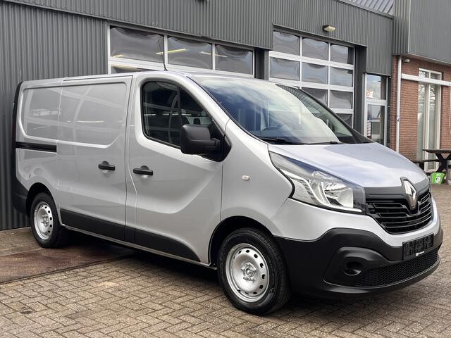 Renault TRAFIC 1.6 dCi T27 L1H1 BTW vrij!! Airco Cruise control Bluetooth telefoon voorbereiding Parkeersensoren achter Schuifdeur rechts Betimmering in laadruimte ex overheid Euro 6 ook ideaal voor ombouw camper