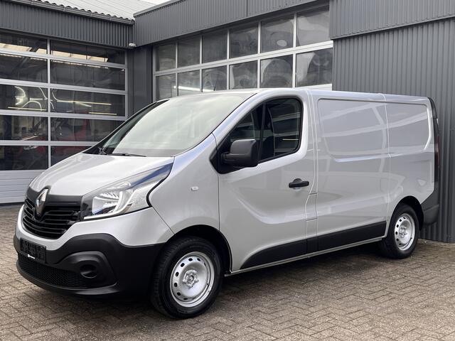Renault TRAFIC 1.6 dCi T27 L1H1 BTW vrij!! Airco Cruise control Bluetooth telefoon voorbereiding Parkeersensoren achter Schuifdeur rechts Betimmering in laadruimte ex overheid Euro 6 ook ideaal voor ombouw camper