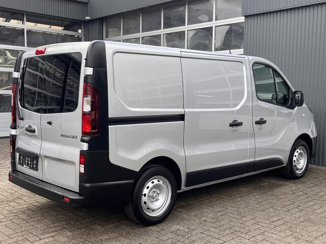 Renault TRAFIC 1.6 dCi T27 L1H1 BTW vrij!! Airco Cruise control Bluetooth telefoon voorbereiding Parkeersensoren achter Schuifdeur rechts Betimmering in laadruimte ex overheid Euro 6 ook ideaal voor ombouw camper