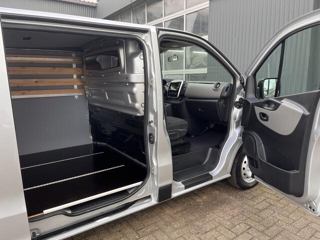 Renault TRAFIC 1.6 dCi T27 L1H1 BTW vrij!! Airco Cruise control Bluetooth telefoon voorbereiding Parkeersensoren achter Schuifdeur rechts Betimmering in laadruimte ex overheid Euro 6 ook ideaal voor ombouw camper