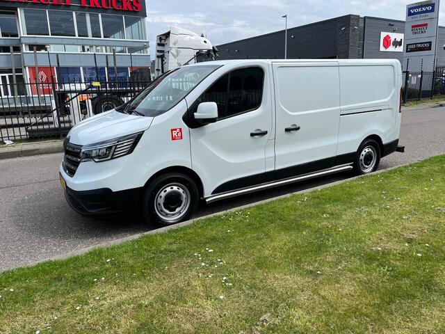 Renault TRAFIC E-Tech Red L2 H1, Nieuwstaat/New condition, Airco, Nav, Camera