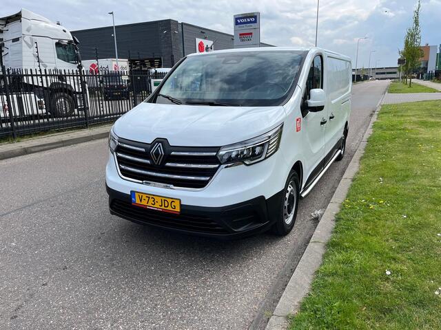 Renault TRAFIC E-Tech Red L2 H1, Nieuwstaat/New condition, Airco, Nav, Camera