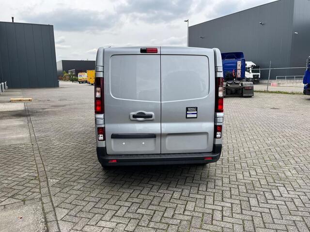 Renault TRAFIC E-Tech Red L2 H1 (NEW), Nav, Camera, Apple play