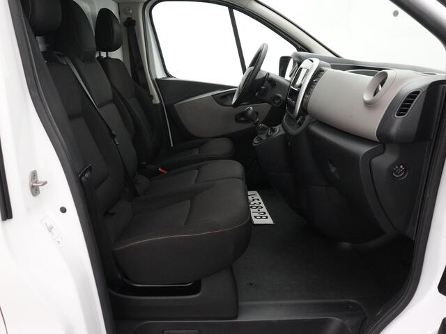 Renault TRAFIC 1.6 dCi 125PK L1H1 Comfort 3Pers. / Cruise-ctr / Trekhaak / Airco / Navigatie / Park distance / Dakdragers / Apk mei-2026