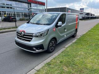 renault-trafic-e-tech-exclusive-red