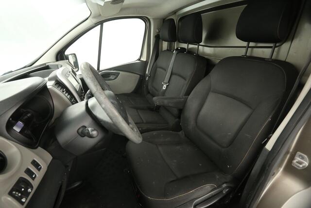 Renault TRAFIC 1.6 dCi T27 L1H1 | MARGE! | Airco Cruise Navigatie Trekhaak PDC 3 Persoons Imperiaal 17"LMV