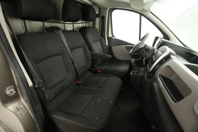 Renault TRAFIC 1.6 dCi T27 L1H1 | MARGE! | Airco Cruise Navigatie Trekhaak PDC 3 Persoons Imperiaal 17"LMV