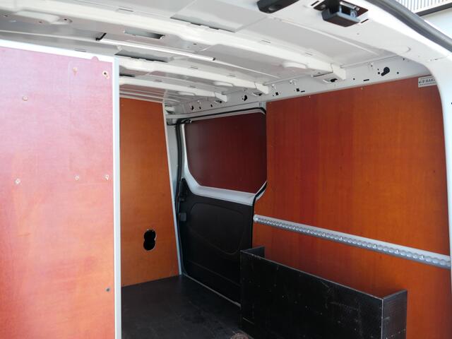 Renault TRAFIC 1.6 dCi 95 T29 L1H1 Comfort *Achterdeuren met ruiten!* - Betimmering + kasten, cruise, navi, sidebars