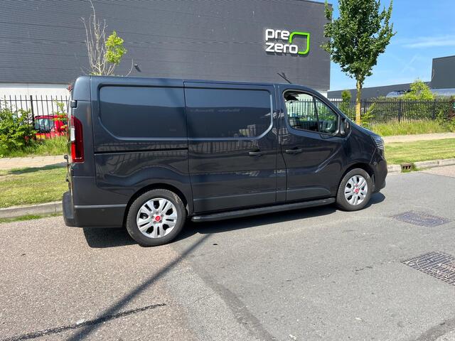 Renault TRAFIC Red 2.0 CDI, L1 H1, 150 PK, Euro 6, Airco, cruise, nav, camera,