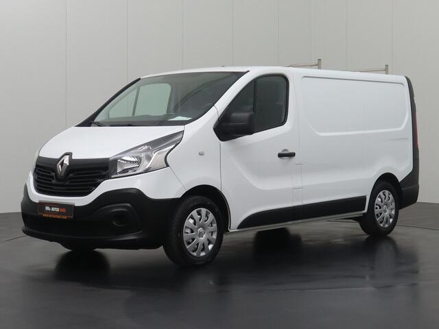 Renault TRAFIC 1.6DCI 120PK Kastinrichting | Navigatie | 3-Persoons | Trekhaak | Airco | Cruise