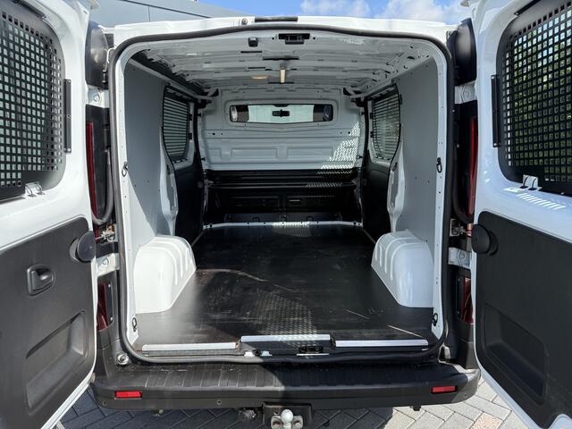 Renault TRAFIC 2.0 dCi 120 PK / L1H1 / 20.550 KM !!! / 2x SCHUIFDEUR / TREKHAAK / AIRCO / CRUISE / NAVI / LED