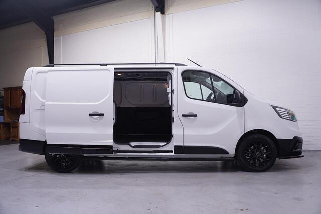 Renault TRAFIC 2.0 dCi 150 pk Black&White Edition Navi, Camera 18" LMV, Spoiler V+A, LED Koplampen, Keyless Entry, BPM Vrij, 3-Zits