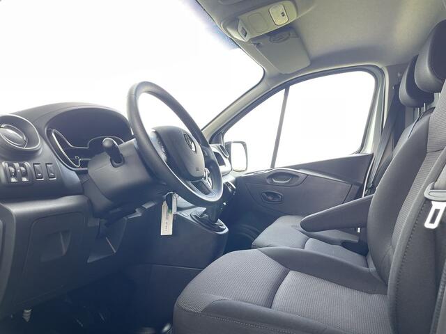 Renault TRAFIC 2.0 dCi 120pk E6 R-link 3-zits Lease ¤246 p/m Airco, Navi, PDC, Trekhaak, Imperiaal, Cruise controle, onderhoudshistorie aanwezig
