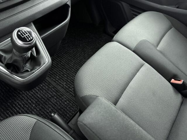 Renault TRAFIC 2.0 dCi T30 L2H1 Advance 130PK | Black-edition + Sidebars | Lichtmetalen velgen | Betimmering | Climate control | Achteruitrijcamera | Trekhaak | Zijwandbekleding |